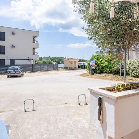 App Akumal-25M Zum Meer, Privatparkplatz, 50 Zoll Smart Tv, Sat Medulin Exteriör bild