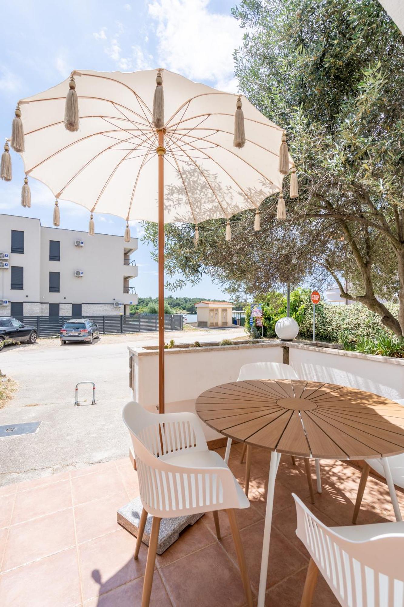 App Akumal-25M Zum Meer, Privatparkplatz, 50 Zoll Smart Tv, Sat Medulin Exteriör bild